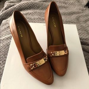 Coach pumps size 7.5